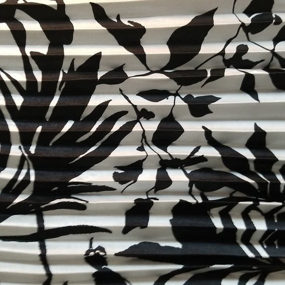 🖤Black🖤 & White Pleated Long Dress - Picture 3 of 14